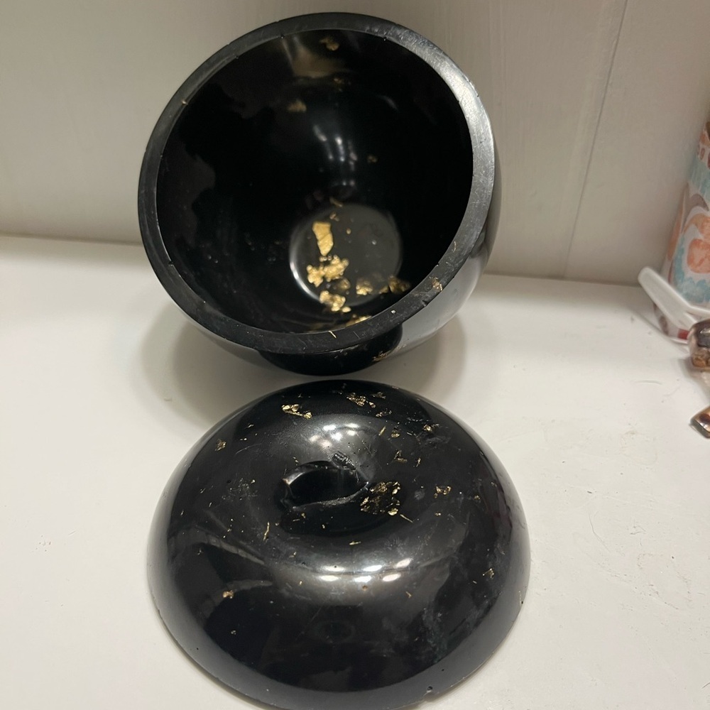 Handmade Apple-Shaped Jars - Picture 3 of 6